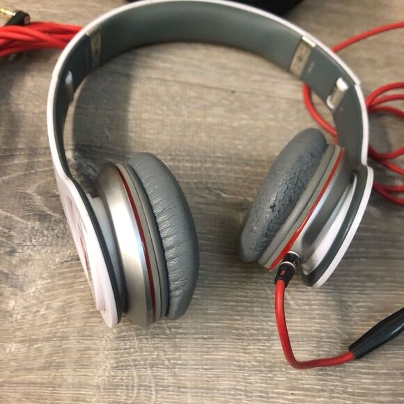 Beats By Dr Dre Solo HD Monster Wired On-Ear Headphone 3.5mm With Case Tested - Picture 2 of 11